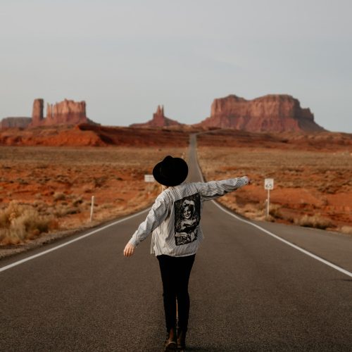 on the road Oriane adventures monument valley